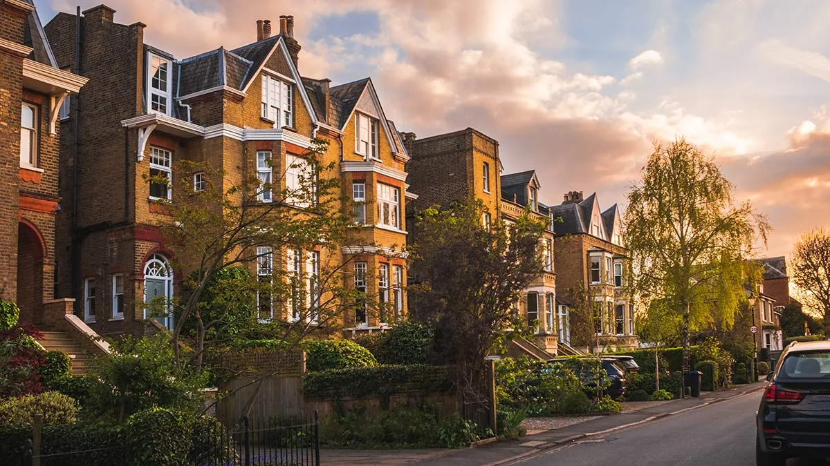 What Should You Check Before You Buy a 3 Bed House in London for Investment?